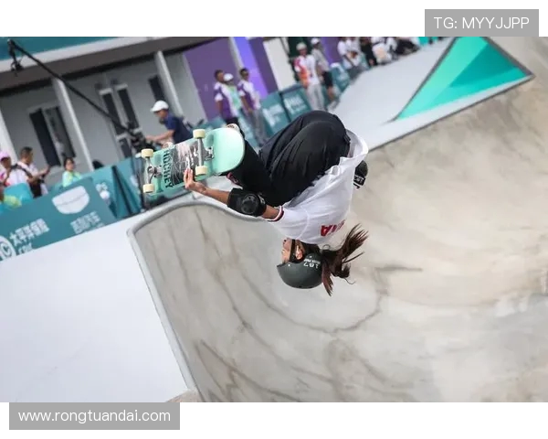 南京飞盘队在滑板精英赛中的耐力表现引发热议与思考